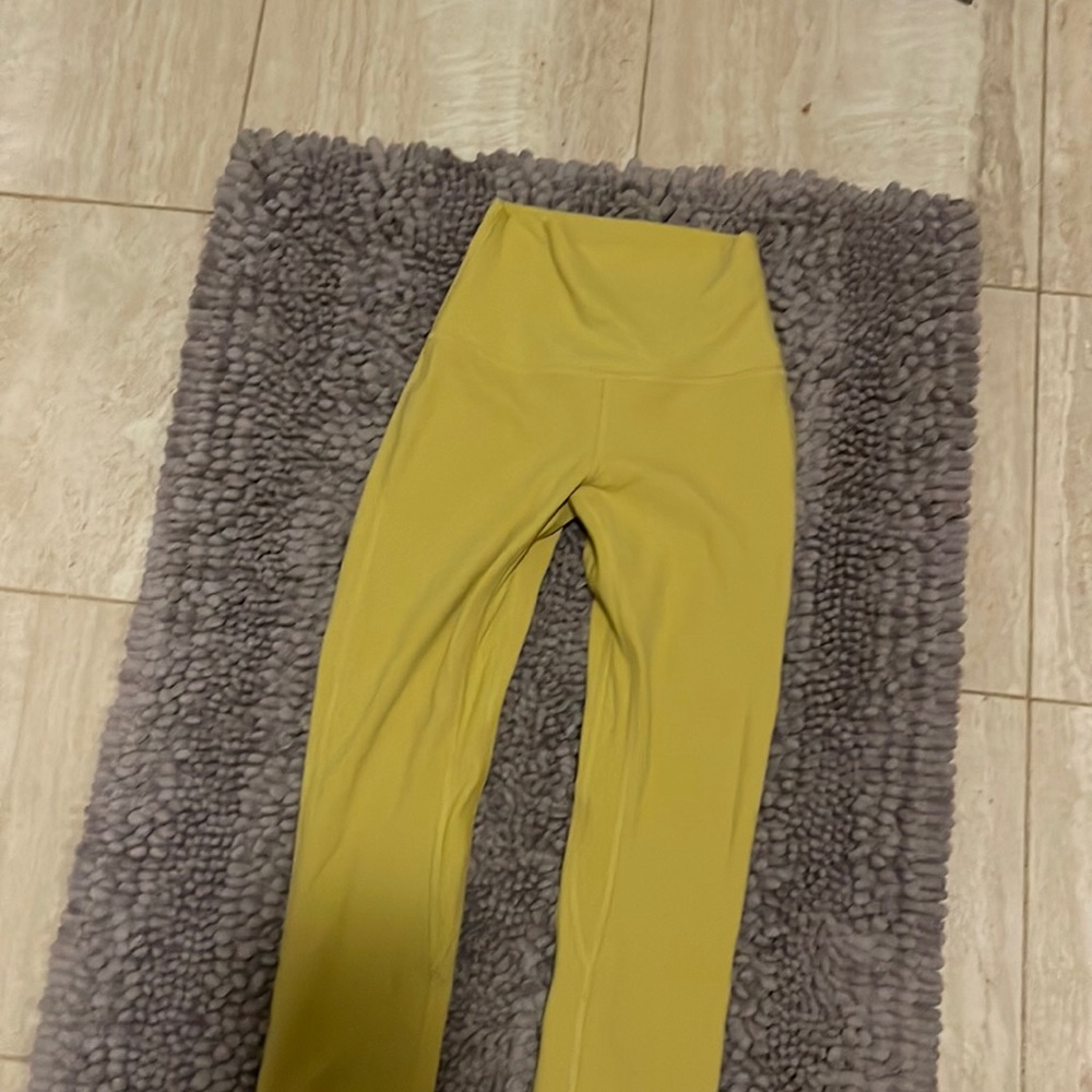 Lululemon size 0 yellow leggings never worn.